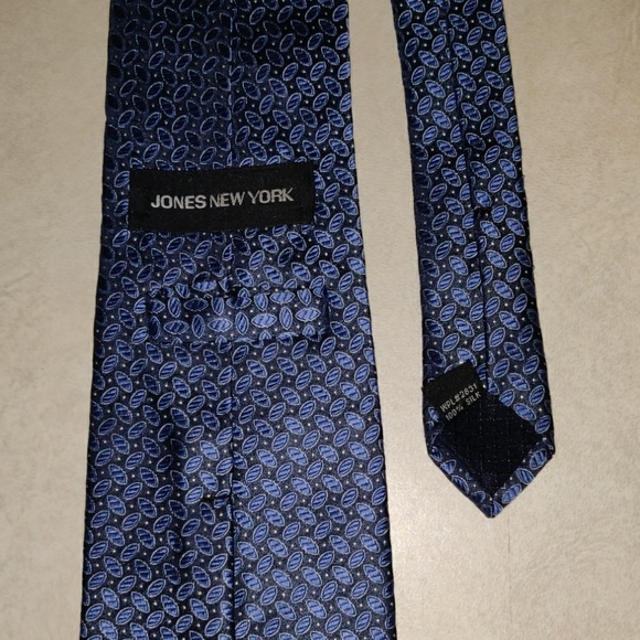 Tie - Jones New York 100% Silk - Picture 3 of 3